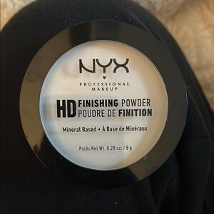 NWT NYX Compact Finishing Powder